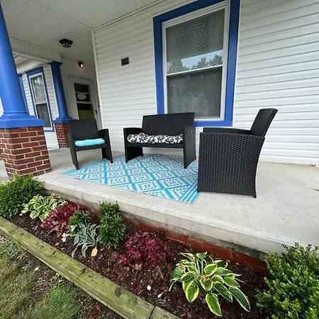 The Purple Door Apt In The Heart Of Radford City Exterior photo
