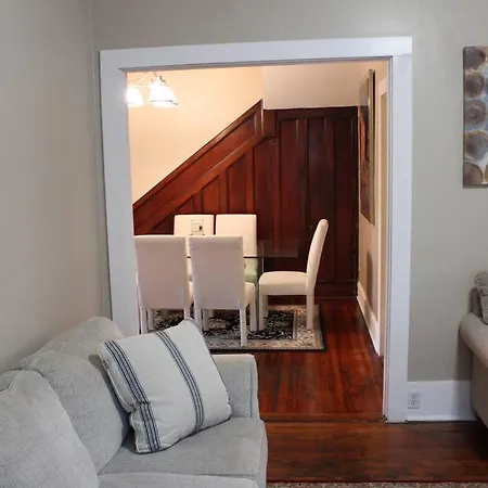 The Purple Door Apt In The Heart Of Radford City Exterior photo
